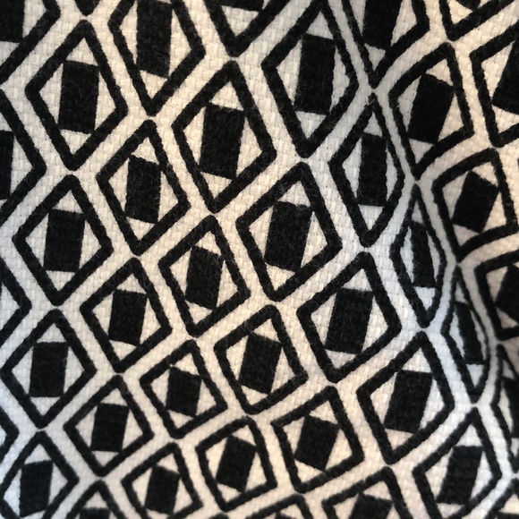 Joe Fresh Black and White short - Picture 2 of 6